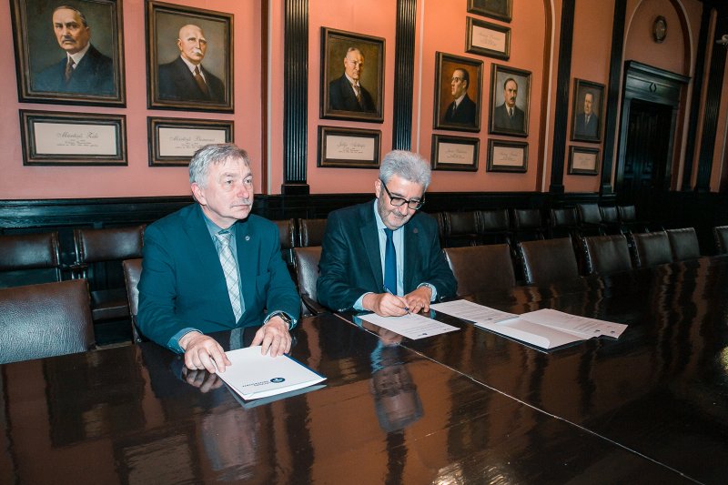 Latvijas Universitātes un Nacionālā notariālās izglītības institūta (Institut national des formations notariales, Francija) saprašanās memoranda parakstīšana. null
