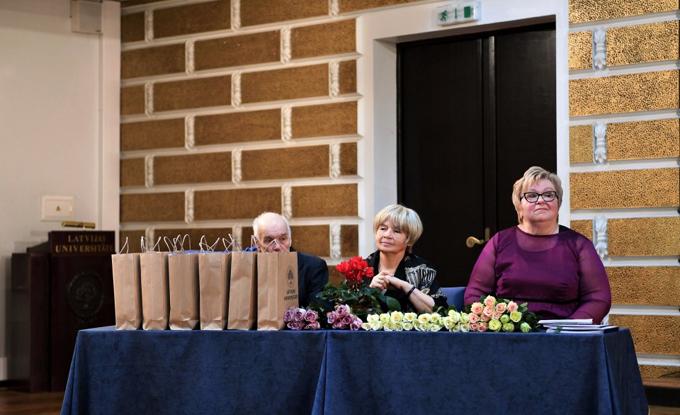 Latvijas Universitātes senioru jubilāru sveikšana. null