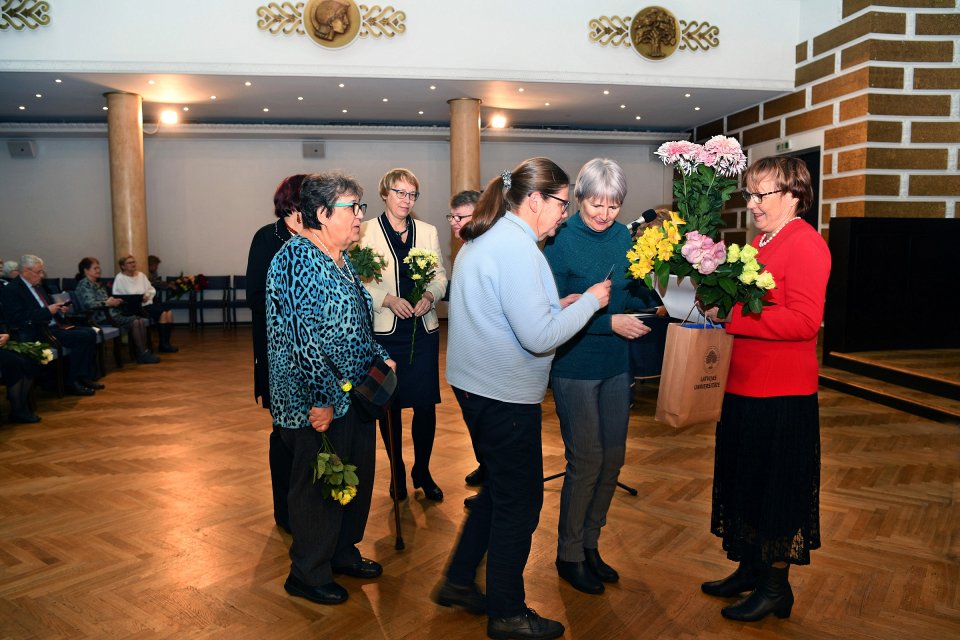 Latvijas Universitātes senioru jubilāru sveikšana. null