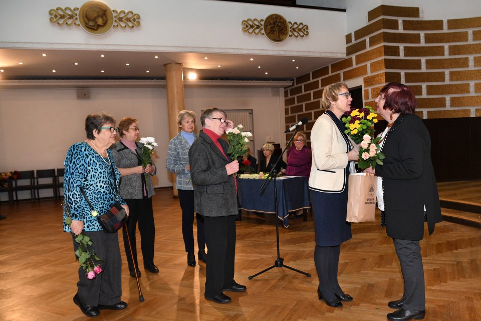 Latvijas Universitātes senioru jubilāru sveikšana. null