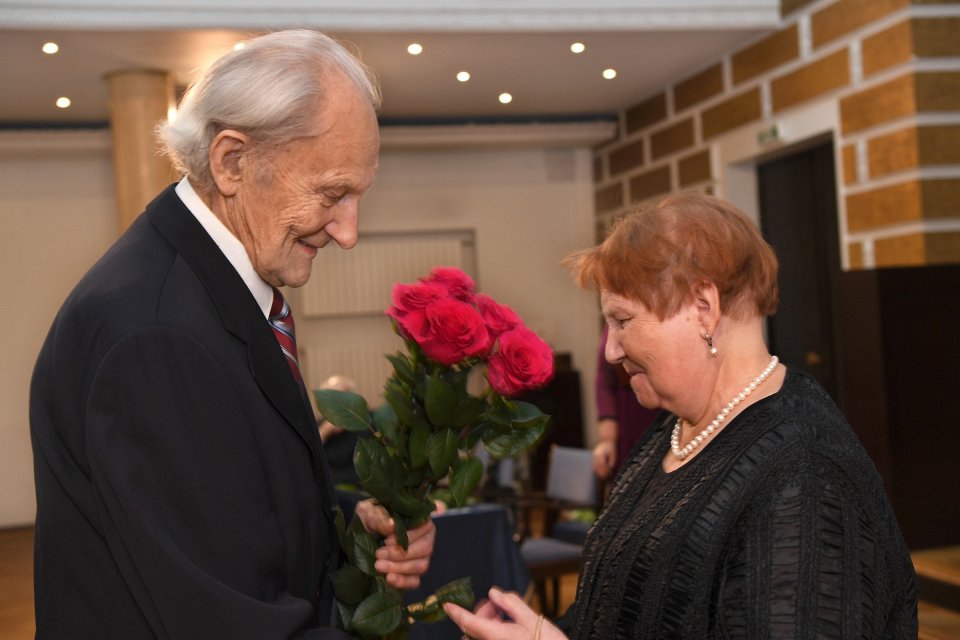 Latvijas Universitātes senioru jubilāru sveikšana. null