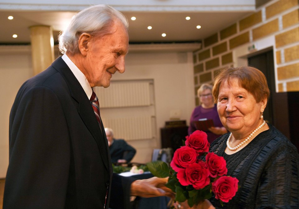 Latvijas Universitātes senioru jubilāru sveikšana. null