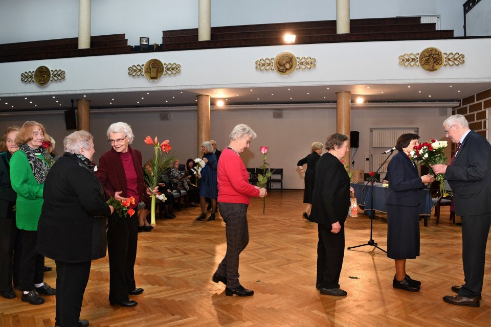 Latvijas Universitātes senioru jubilāru sveikšana. null