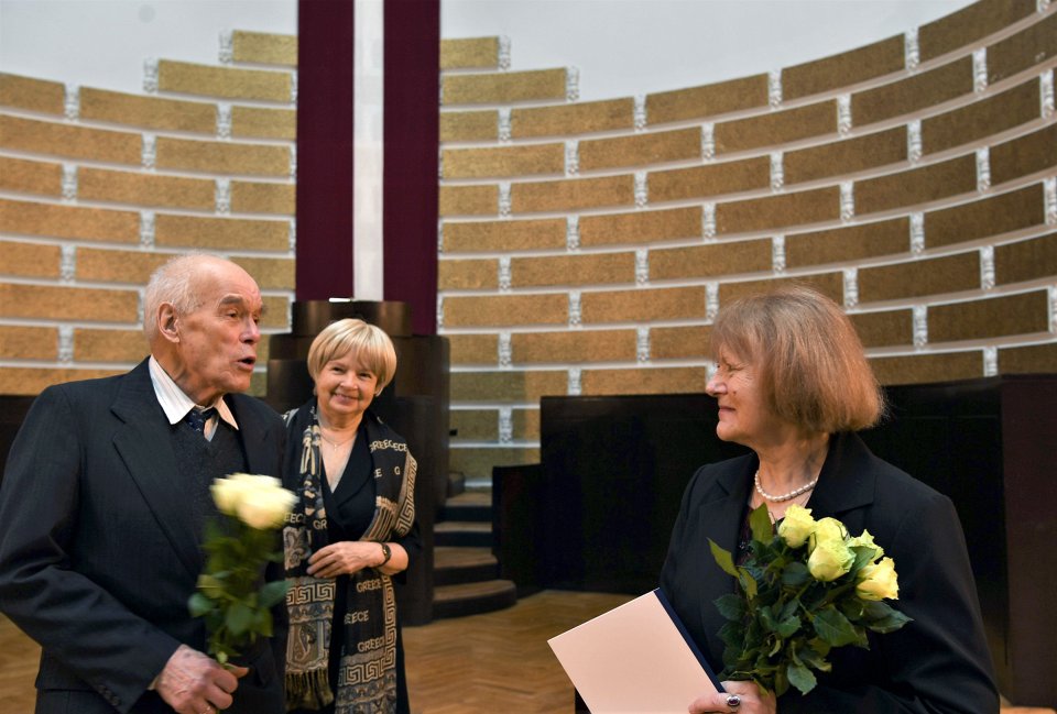 Latvijas Universitātes senioru jubilāru sveikšana. null