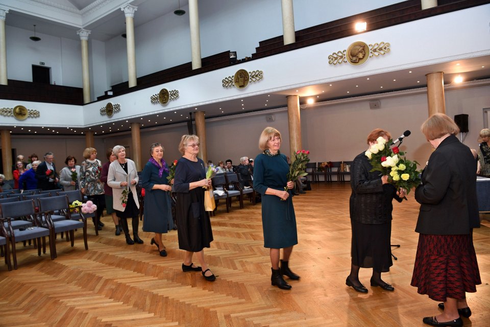 Latvijas Universitātes senioru jubilāru sveikšana. null