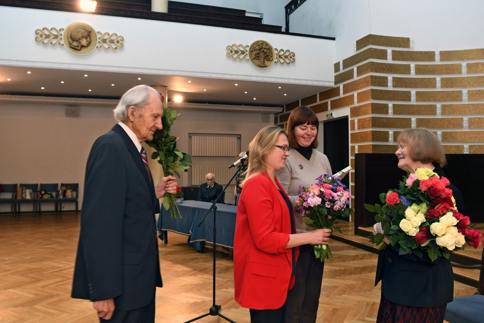 Latvijas Universitātes senioru jubilāru sveikšana. null