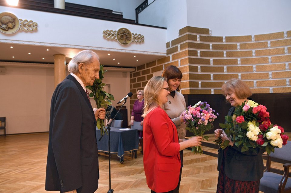 Latvijas Universitātes senioru jubilāru sveikšana. null