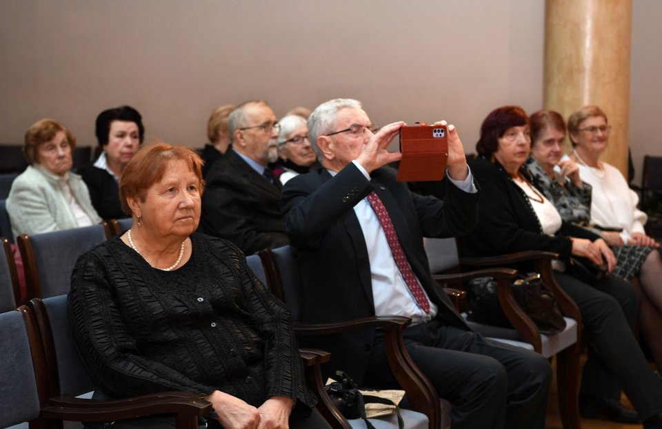 Latvijas Universitātes senioru jubilāru sveikšana. null