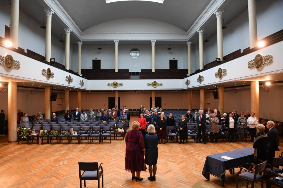 Latvijas Universitātes senioru jubilāru sveikšana. null