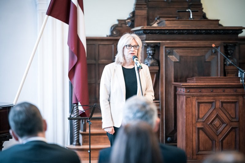 Latvijas Republikas proklamēšanas 104. gadadienai veltīts svinīgais pasākums. LU prorektore humanitāro un sociālo zinātņu jomā prof. Ina Druviete.