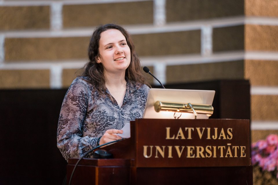 Latvijas Universitātes darbinieku kopsapulce. Latvijas Universitātes Studentu padomes priekšsēdētāja Eva Borska.