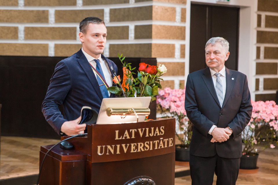 Latvijas Universitātes darbinieku kopsapulce. LU Muzeja krājuma glabātājs Rūdolfs Rubenis un LU rektors prof. Indriķis Muižnieks.