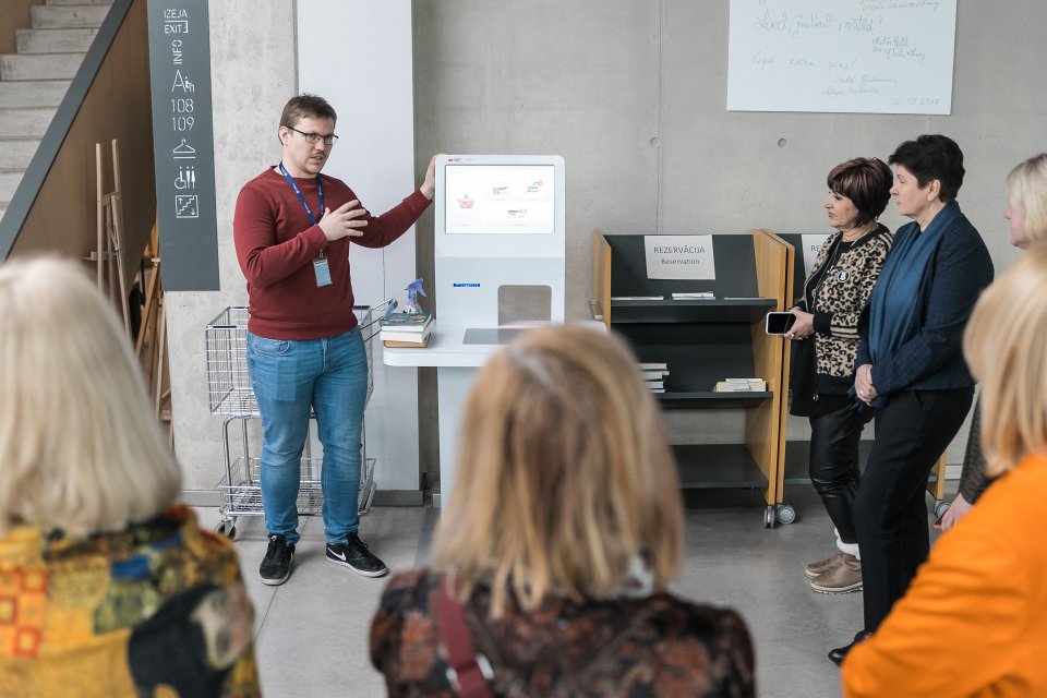 Ventspils pašvaldības un izglītības iestāžu pārstāvju vizīte Latvijas Universitātes Akadēmiskajā centrā. null