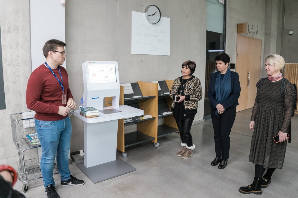 Ventspils pašvaldības un izglītības iestāžu pārstāvju vizīte Latvijas Universitātes Akadēmiskajā centrā. null