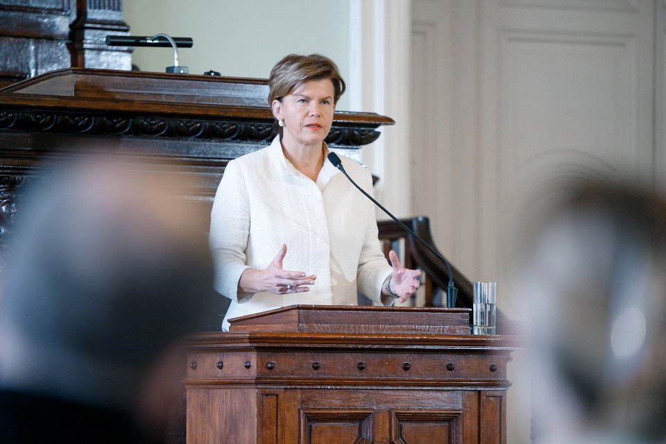 Latvijas Universitātes 81. starptautiskās zinātniskās konferences atklāšanas Akadēmiskā plenārsēde. NATO ģenerālsekretāra vietniece Baiba Braže uzstājas ar priekšlasījumu «Alianse attīstības procesā: kāpēc mums vajag NATO kā nekad agrāk?» («Evolving Alliance: Why we need NATO more than ever»).