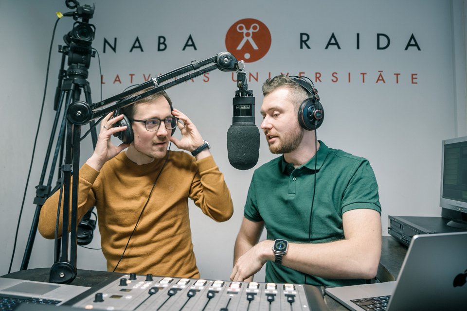 Radio NABA raidījuma 'Tu saki?' ierakstīšana. null