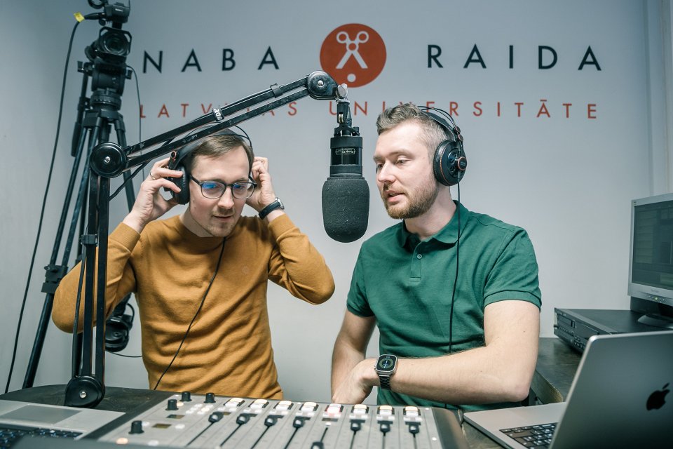 Radio NABA raidījuma 'Tu saki?' ierakstīšana. null