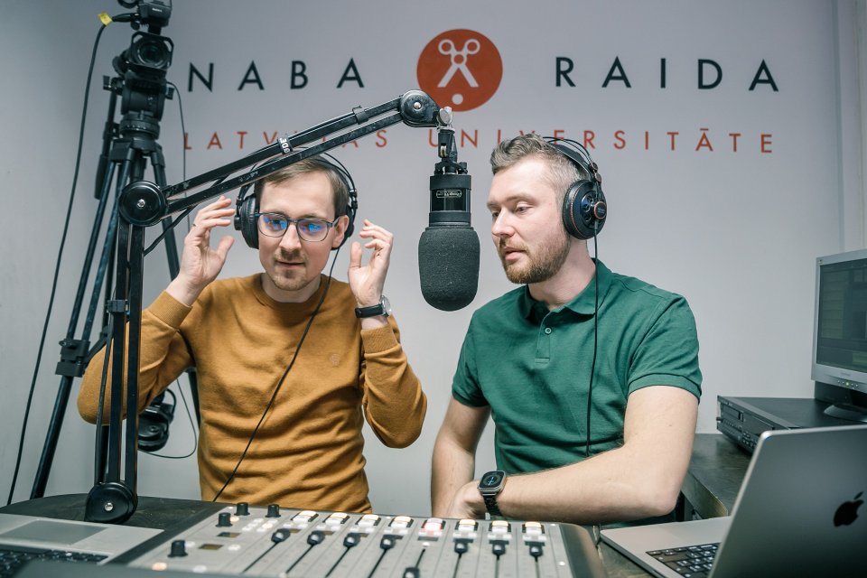 Radio NABA raidījuma 'Tu saki?' ierakstīšana. null