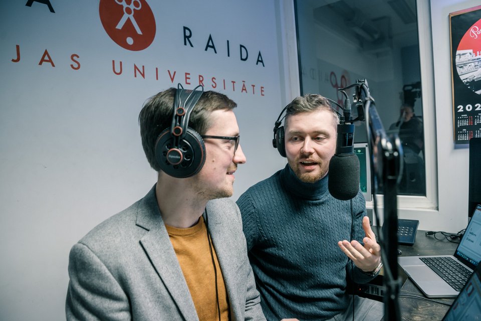 Radio NABA raidījuma 'Tu saki?' ierakstīšana. null