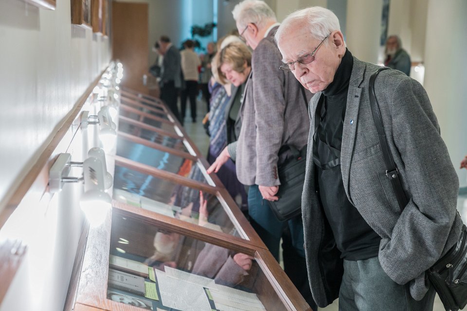 Izstādes «Jānim Endzelīnam — 150» atklāšana Latvijas Universitātes Akadēmiskajā bibliotēkā. null