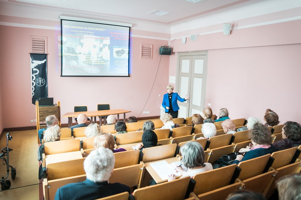 Kardioķirurga Romāna Lāča lekcija Latvijas Universitātes Senioru klubam. null