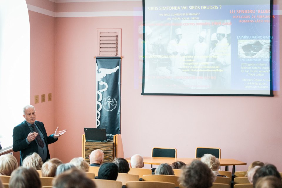 Kardioķirurga Romāna Lāča lekcija Latvijas Universitātes Senioru klubam. null