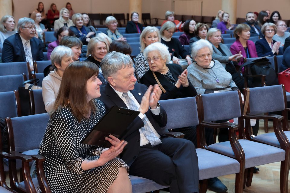 Akadēmiķa Jāņa Endzelīna 150. dzimšanas dienas atcerei veltīta starptautiska zinātniska konference «Endzelīns. Valoda. Laiks». Apvidvārdu talkas godināšana. null