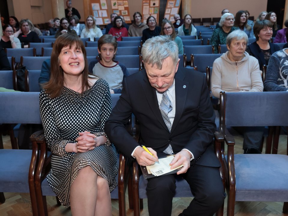 Akadēmiķa Jāņa Endzelīna 150. dzimšanas dienas atcerei veltīta starptautiska zinātniska konference «Endzelīns. Valoda. Laiks». Apvidvārdu talkas godināšana. null