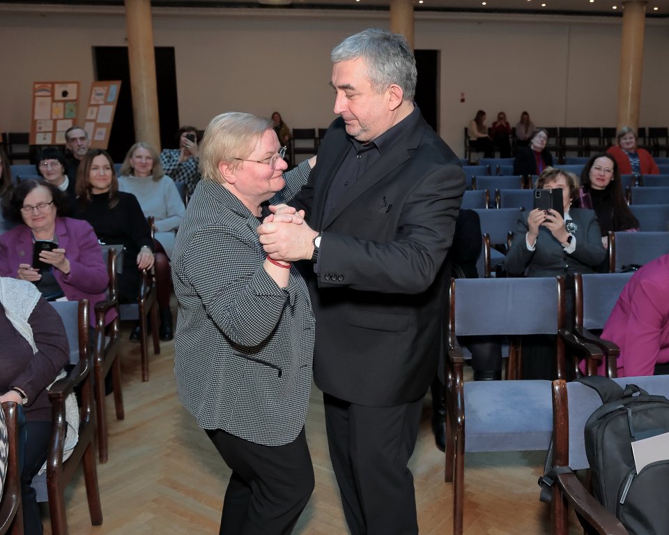 Akadēmiķa Jāņa Endzelīna 150. dzimšanas dienas atcerei veltīta starptautiska zinātniska konference «Endzelīns. Valoda. Laiks». Apvidvārdu talkas godināšana. null