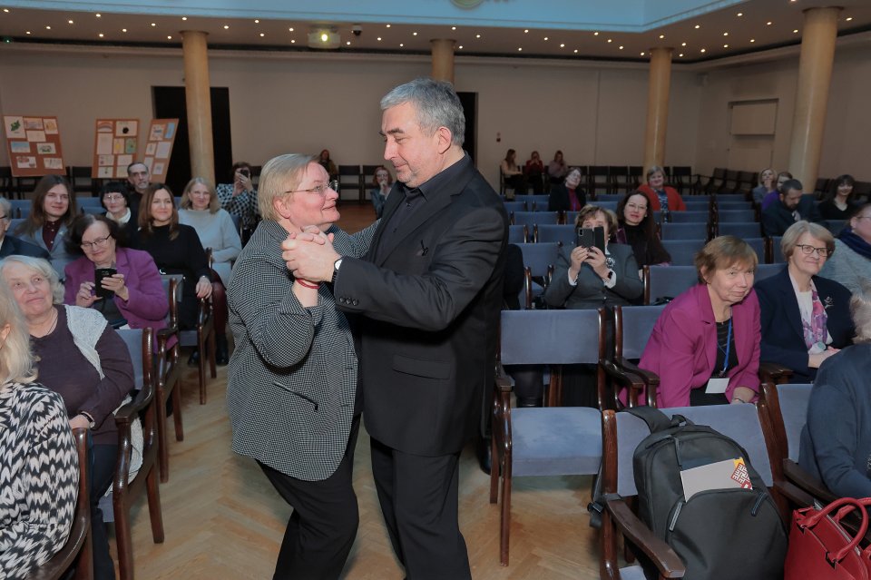 Akadēmiķa Jāņa Endzelīna 150. dzimšanas dienas atcerei veltīta starptautiska zinātniska konference «Endzelīns. Valoda. Laiks». Apvidvārdu talkas godināšana. null