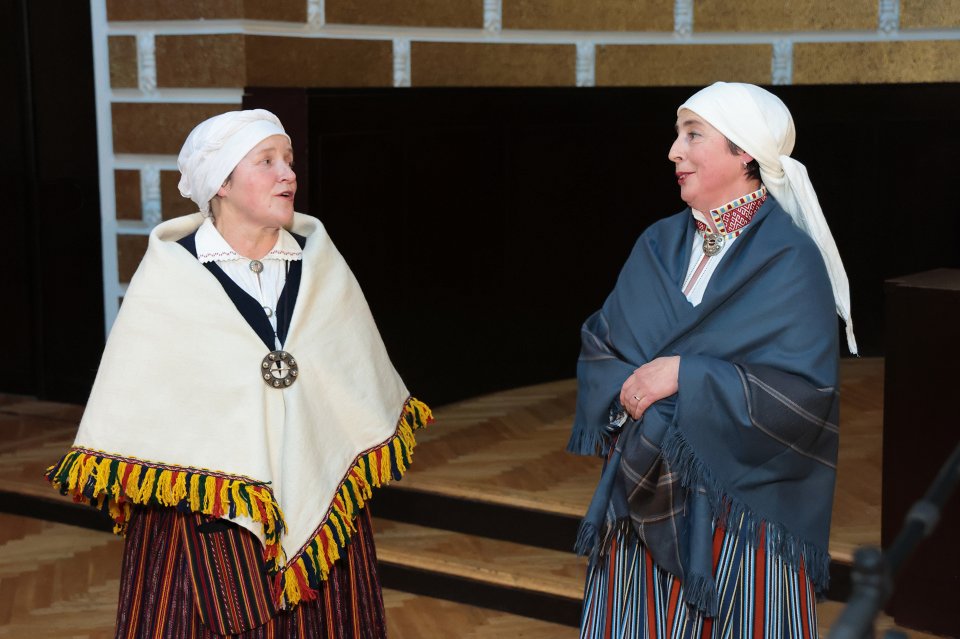 Akadēmiķa Jāņa Endzelīna 150. dzimšanas dienas atcerei veltīta starptautiska zinātniska konference «Endzelīns. Valoda. Laiks». Apvidvārdu talkas godināšana. Sēļu tradicionālās mūzikas grupa «Krāce».