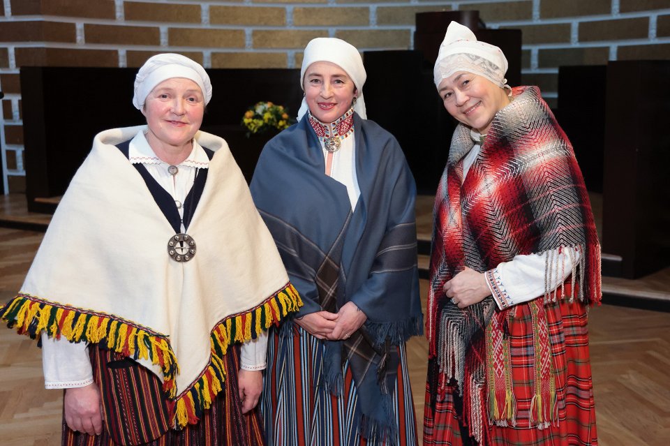 Akadēmiķa Jāņa Endzelīna 150. dzimšanas dienas atcerei veltīta starptautiska zinātniska konference «Endzelīns. Valoda. Laiks». Apvidvārdu talkas godināšana. Sēļu tradicionālās mūzikas grupa «Krāce».