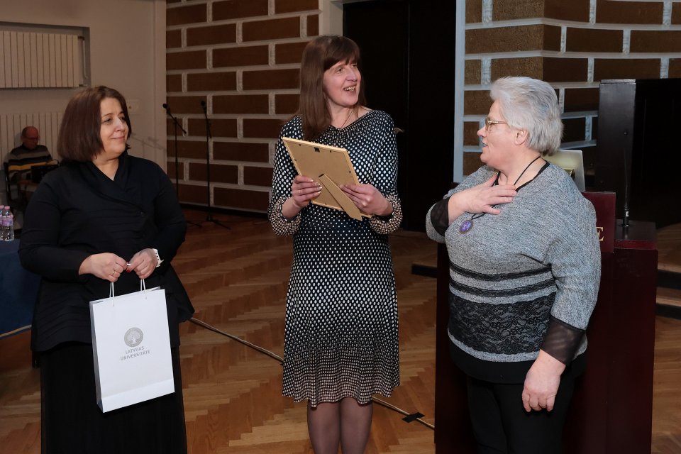 Akadēmiķa Jāņa Endzelīna 150. dzimšanas dienas atcerei veltīta starptautiska zinātniska konference «Endzelīns. Valoda. Laiks». Apvidvārdu talkas godināšana. null