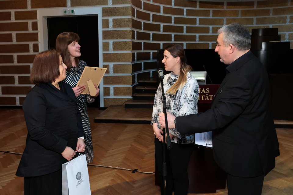 Akadēmiķa Jāņa Endzelīna 150. dzimšanas dienas atcerei veltīta starptautiska zinātniska konference «Endzelīns. Valoda. Laiks». Apvidvārdu talkas godināšana. null