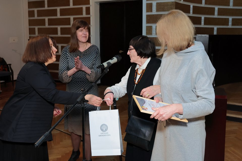 Akadēmiķa Jāņa Endzelīna 150. dzimšanas dienas atcerei veltīta starptautiska zinātniska konference «Endzelīns. Valoda. Laiks». Apvidvārdu talkas godināšana. null