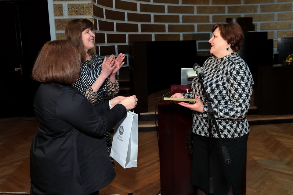 Akadēmiķa Jāņa Endzelīna 150. dzimšanas dienas atcerei veltīta starptautiska zinātniska konference «Endzelīns. Valoda. Laiks». Apvidvārdu talkas godināšana. null