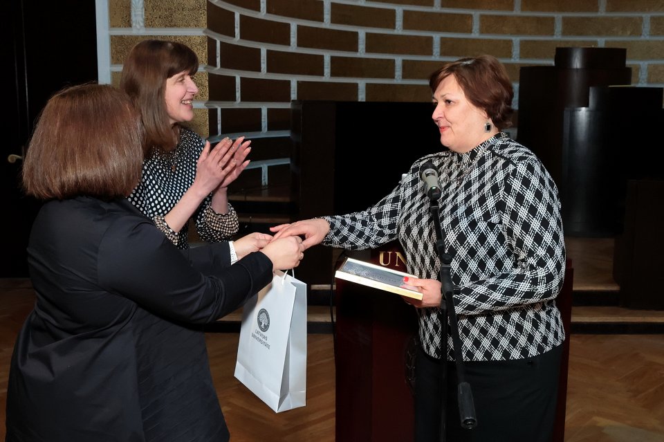 Akadēmiķa Jāņa Endzelīna 150. dzimšanas dienas atcerei veltīta starptautiska zinātniska konference «Endzelīns. Valoda. Laiks». Apvidvārdu talkas godināšana. null