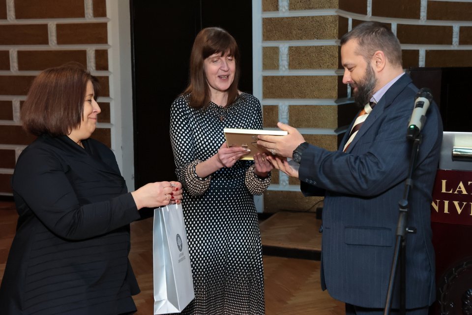 Akadēmiķa Jāņa Endzelīna 150. dzimšanas dienas atcerei veltīta starptautiska zinātniska konference «Endzelīns. Valoda. Laiks». Apvidvārdu talkas godināšana. null