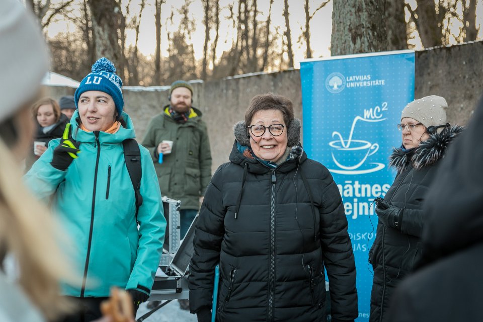 Zinātnes kafejnīca «Kapiņu stāsti» Raiņa kapos. null