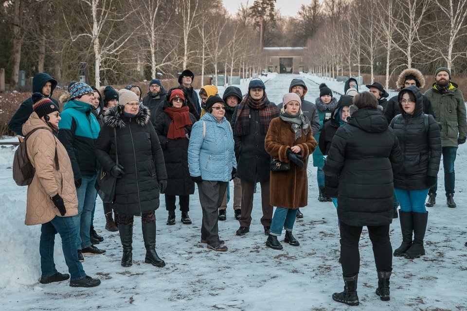 Zinātnes kafejnīca «Kapiņu stāsti» Raiņa kapos. null