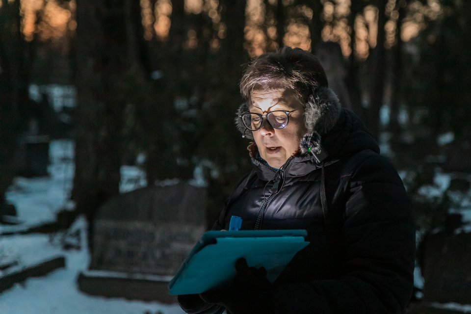 Zinātnes kafejnīca «Kapiņu stāsti» Raiņa kapos. null