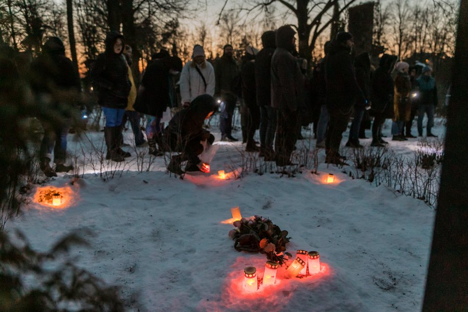 Zinātnes kafejnīca «Kapiņu stāsti» Raiņa kapos. null