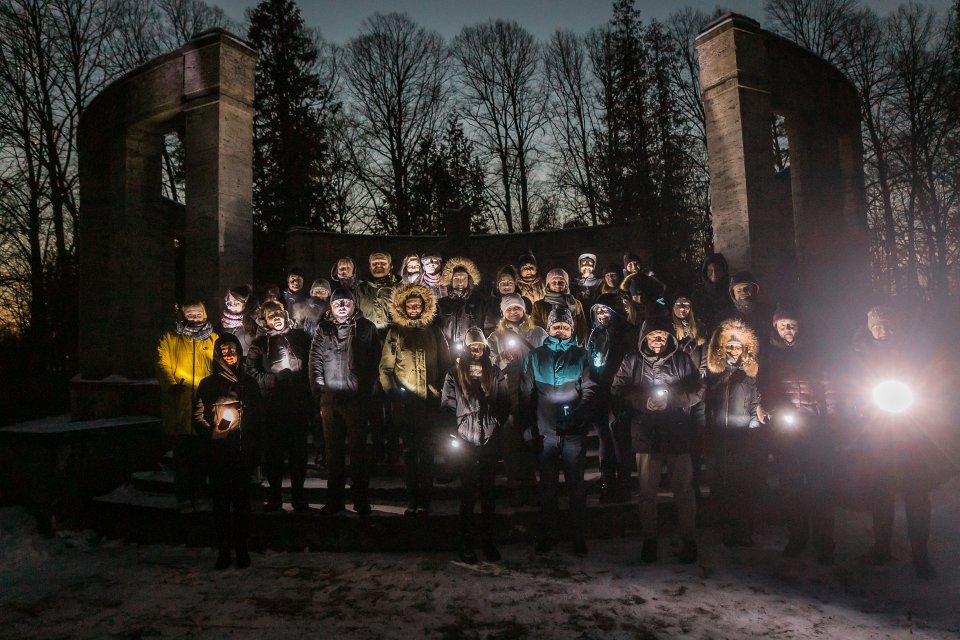 Zinātnes kafejnīca «Kapiņu stāsti» Raiņa kapos. null