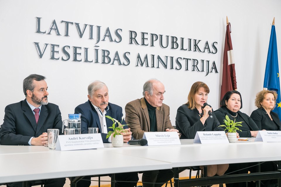 Preses konference par projektā «Vēža aprūpes koordinācijas un skrīninga uzlabošana Latvijā un Slovākijā» tapušajām starptautisko ekspertu rekomendācijām. null