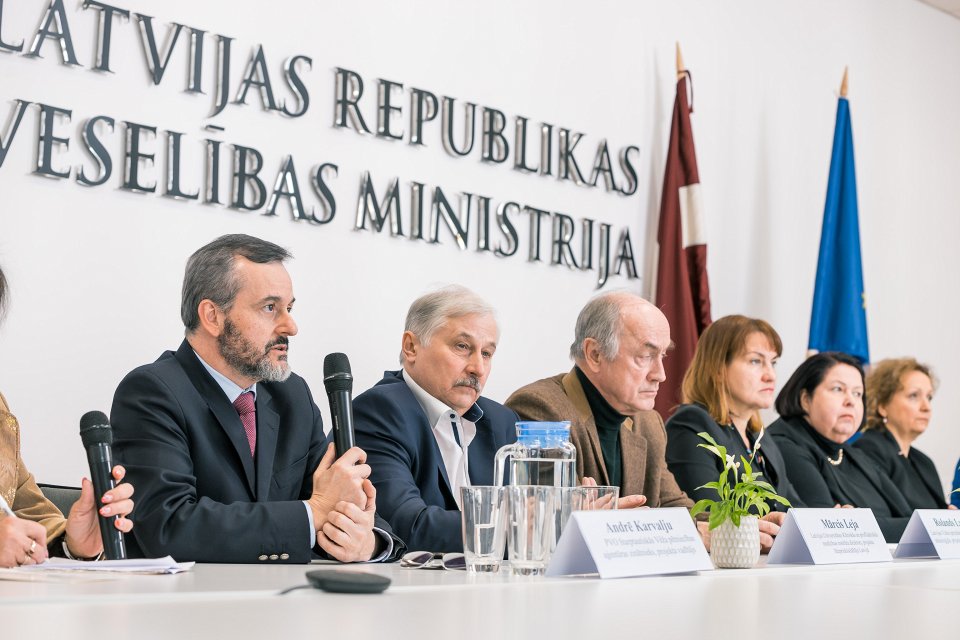 Preses konference par projektā «Vēža aprūpes koordinācijas un skrīninga uzlabošana Latvijā un Slovākijā» tapušajām starptautisko ekspertu rekomendācijām. null