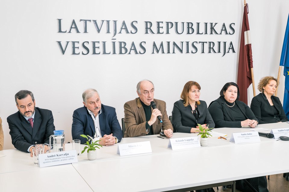 Preses konference par projektā «Vēža aprūpes koordinācijas un skrīninga uzlabošana Latvijā un Slovākijā» tapušajām starptautisko ekspertu rekomendācijām. null