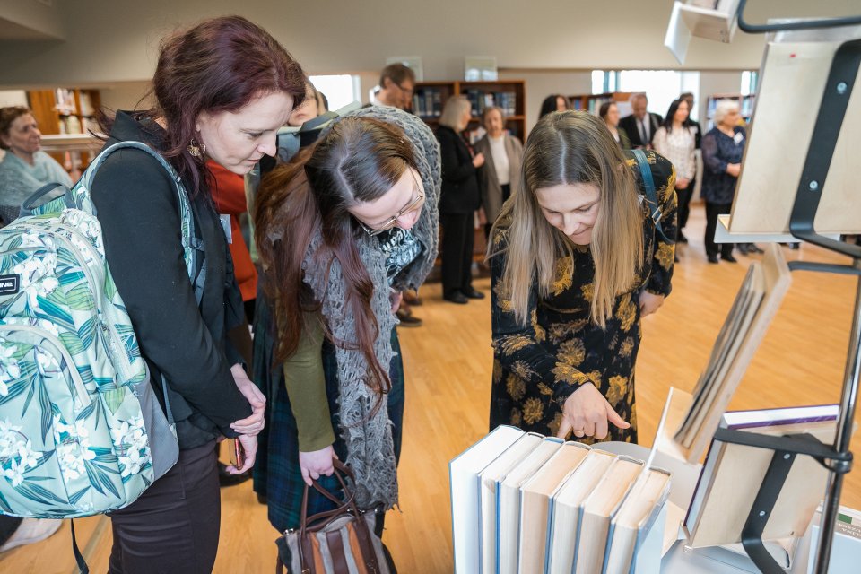 Jāņa Endzelīna 150. jubilejai veltītas izstādes «Jānim Endzelīnam 150» atklāšana Latvijas Universitātes Humanitāro zinātņu bibliotēkā. null