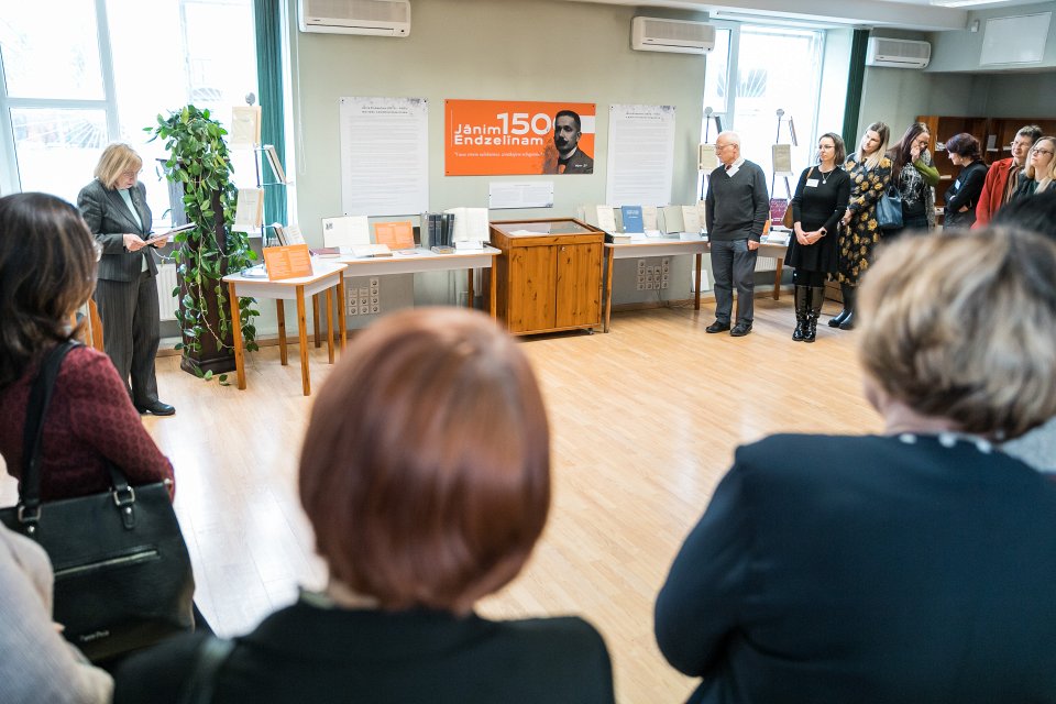 Jāņa Endzelīna 150. jubilejai veltītas izstādes «Jānim Endzelīnam 150» atklāšana Latvijas Universitātes Humanitāro zinātņu bibliotēkā. null