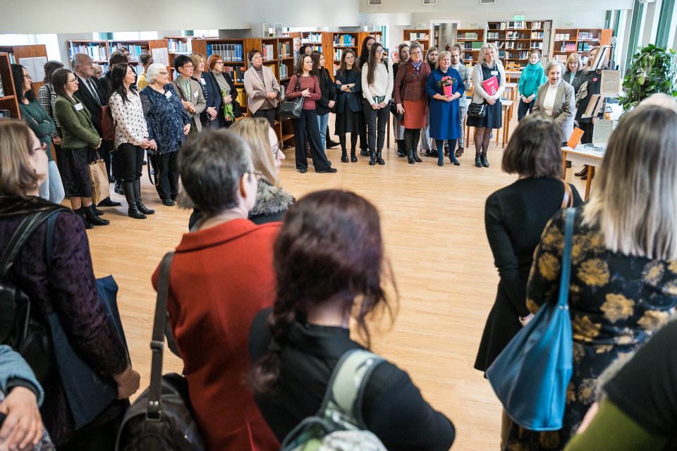 Jāņa Endzelīna 150. jubilejai veltītas izstādes «Jānim Endzelīnam 150» atklāšana Latvijas Universitātes Humanitāro zinātņu bibliotēkā. null