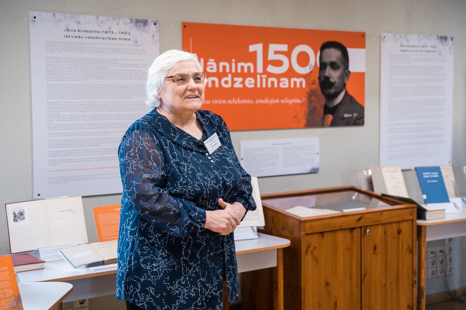 Jāņa Endzelīna 150. jubilejai veltītas izstādes «Jānim Endzelīnam 150» atklāšana Latvijas Universitātes Humanitāro zinātņu bibliotēkā. null